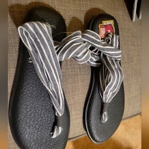 Sanuk Women's Yoga Sling Sandal Size 7